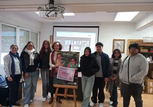 Los alumnos del colegio María Inmaculada Fuencarral entregan su donativo a Manos Unidas