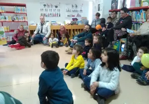 Cuentacuentos en la Biblioteca Xavier Amorós de Reus