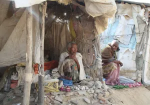 Mujer anciana en un mercado de la ciudad de Wukro (Tigray). Foto: Manos Unidas/Marta Carreño