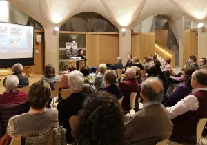 Diana Torres dando su testimonio vital