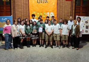 Entrega diploma participación Festival Clipmetrajes