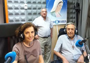 Voluntarios de Manos Unidas Madrid y el padre Alejandro en Radio María