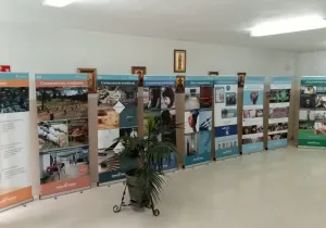 Exposición Construir la Paz de Manos Unidas Madrid en el colegio Sagrado Corazón de Fuencarral