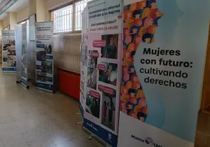 Exposición de Manos Unidas Madrid "Mujeres con futuro: cultivando derechos" en el colegio La Salle del Sagrado Corazón.