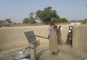 Acceso al agua potable, al saneamiento y la seguridad alimentaria en la región de las sabanas, Togo