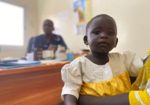 Pequeña senegalesa en Hospital San Juan de Dios de Thies. Foto Elena Señor