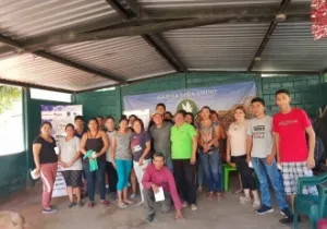 Mujeres y jóvenes defienden sus derechos y promueven la prevención de la violencia y la seguridad alimentaria en Sonsonate, El Salvador.