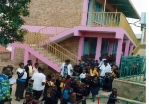 Construir aulas de formación primaria para niños de zona rural sin recursos. Manos Unidas Valencia