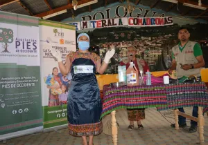 Entrega de equipo de comadronas