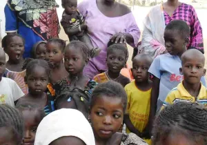 Niños de una guarderia de Kaedi