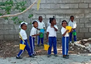 Niños en escuela. Fotografía de Manos Unidas y Begoña Luaces Gayán