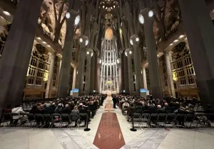 Manos Unidas celebra sus 65 años con una emotiva eucaristía en la Sagrada Familia