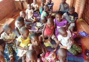 Huérfanos acogidos en la parroquia de Bangassou. Foto: Fund. Bangassou