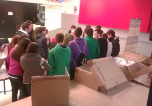 Demostración práctica a los alumnos: cómo construir cocinas solares con cajas de cartón