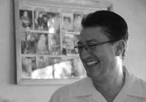 Carlos Arriola sonríe en el Dispensario Jocotán | Imagen: Guatemala - Marta Isabel González - Manos Unidas