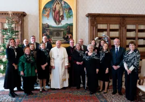 Foto grupal tomada tras la celebración de la audiencia. Fotografía: Vatican Media