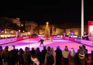 Navidades solidarias con Manos Unidas en la Pista de Patinaje de Colón. Fotografía: Víctor Seco Muñoz