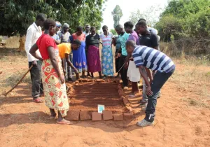 Mejora de la resiliencia de pequeñas/os agricultoras/es ante los efectos del cambio climático en Pakwach, Uganda – EFREC. Fotografía: Manos Unidas