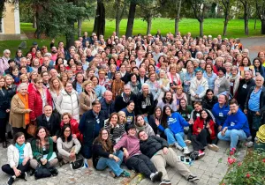 Foto grupal tomada durante la celebración de las Jornadas de Formación 2024 de Manos Unidas. Fotografía: Irene Hernández-Sanjuán, Manos Unidas