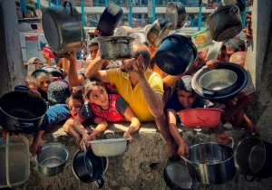 Morir de hambre en Gaza. Fotografía: Hosny Salah