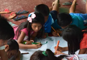 Niños y niñas awajún aprenden sobre los derechos de sus comunidades - Foto CAAAP