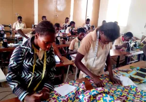 Formación para cambiar el destino de cientos de mujeres en Burkina Faso. Fotografía: Salesianas Don Bosco
