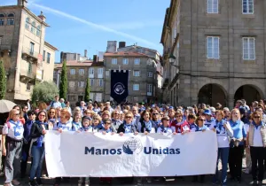 Foto de familia del encuentro compostelano de Manos Unidas por el 60 aniversario. Foto: Alejandro Righi