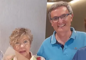 El nuevo delegado de Manos Unidas en Zaragoza Gonzalo González Churiaque, junto a Pilar Cervigón Ferrer, delegada saliente