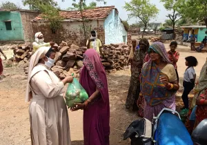 Coronavirus India: Entrega de kits de emergencia. Foro: Manos Unidas/ Servicios sociales de Sagar