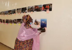 Mujer migrante en un taller de formación para facilitar su integración en Nador (Marruecos). Fotografía de la Delegación Diocesana de Migraciones