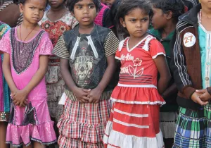 Niños tribales de Tilabad