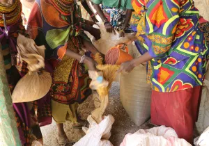 DISTRIBUCIÓN DE ALIMENTOS POR SEQUÍA CRÓNICA  