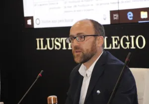 Guillermo González de la Torre, de Manos Unidas, en el momento de su exposición. Foto: •	Centro de Responsabilidad Social del Ilustre Colegio de Abogados de Madrid.