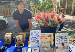 Gran éxito de nuestra parada solidaria de Sant Jordi 2026 | Imagen: Elena Señor Boguñá
