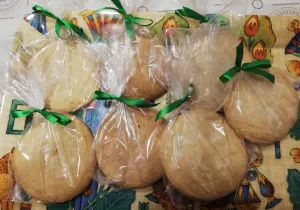 Tortas de manteca elaboradas artesanalmente por las voluntarias de Carcajente. 