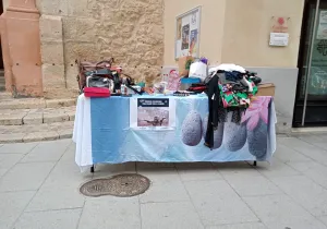 Mercadillo navideño en la comarcal de Cullera de Manos Unidas Valencia. 