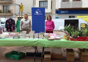 Mercadillo solidario organizado por la comarcal de Pego de Manos Unidas Valencia.