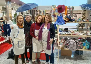 Estand de Manos Unidas en el Mercadillo Solidario de Navidad de Mapfre 2022