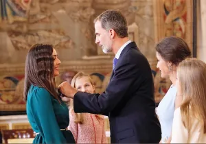 Natalia Diaz Martín, condecorada con la Orden del Mérito Civil.© Casa de S.M. el Rey 