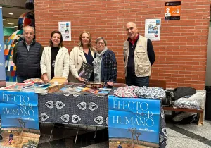 Concejalas del Ayuntamiento de Alcobendas con los voluntarios y delegada de Manos Unidas Madrid