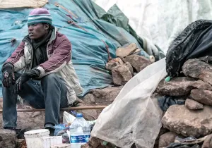 Migrantes en un campamento del monte Gurugu. Foto: Delegación Diocesana de Migraciones de Nadorr
