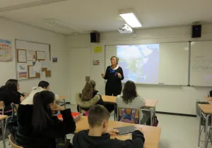 Manos Unidas Lleida visita el Instituto Alcarràs