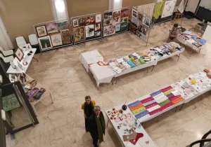 Exposición de pinturas y mercadillo de labores a beneficio de Manos Unidas