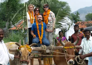Grupo de voluntarios en el viaje a la India