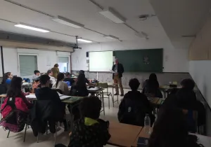 Agustín De Diego con alumnos del IES Newton-Salas.
