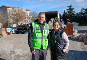 Jose Mari Puig y Mª Dolores Martinez de la Bastilla en la ONG Ayuda en Contenedores