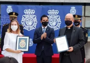 La comarcal de Paterna de Manos Unidas Valencia ha recibido un premio en el Día de la Policía Nacional. 