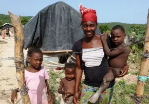 Migrantes haitianos en un campamento tras ser expulsados de República Dominicana. Foto: María Ángeles Muñoz