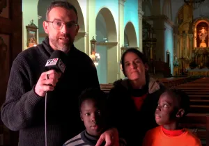 Familia misionera visita Alhama para "acabar con el hambre"