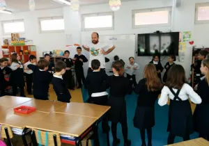 Talleres de solidaridad de Manos Unidas en escuelas de Esplugues de Llobregat 